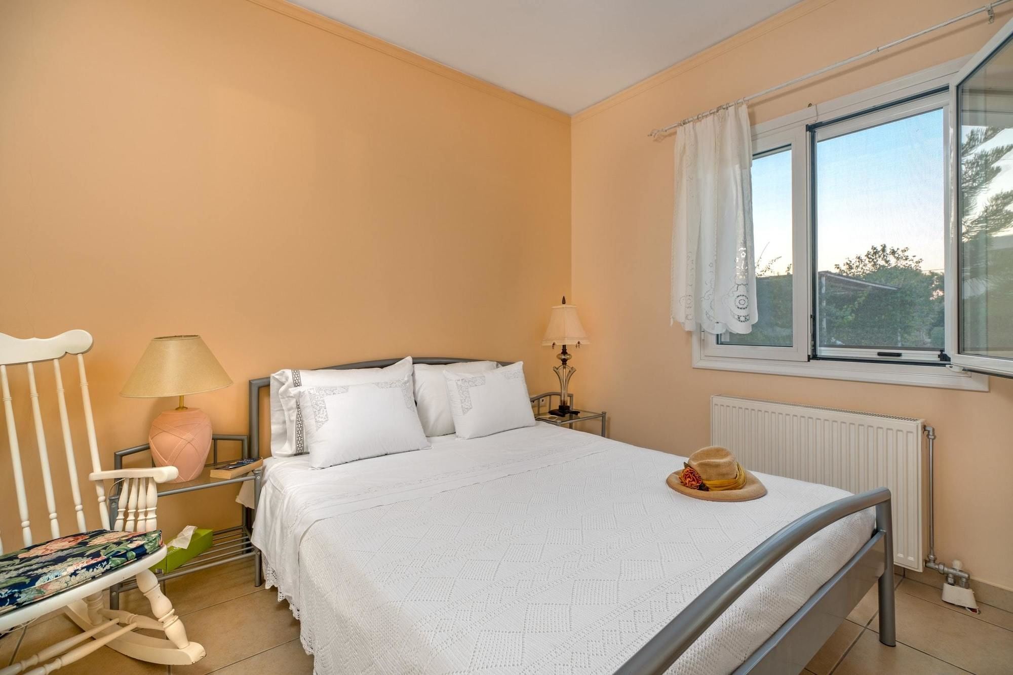 Maria'S Seaside Villa - House With 3 Rooms In Marathon, With Wonderful Exterior photo