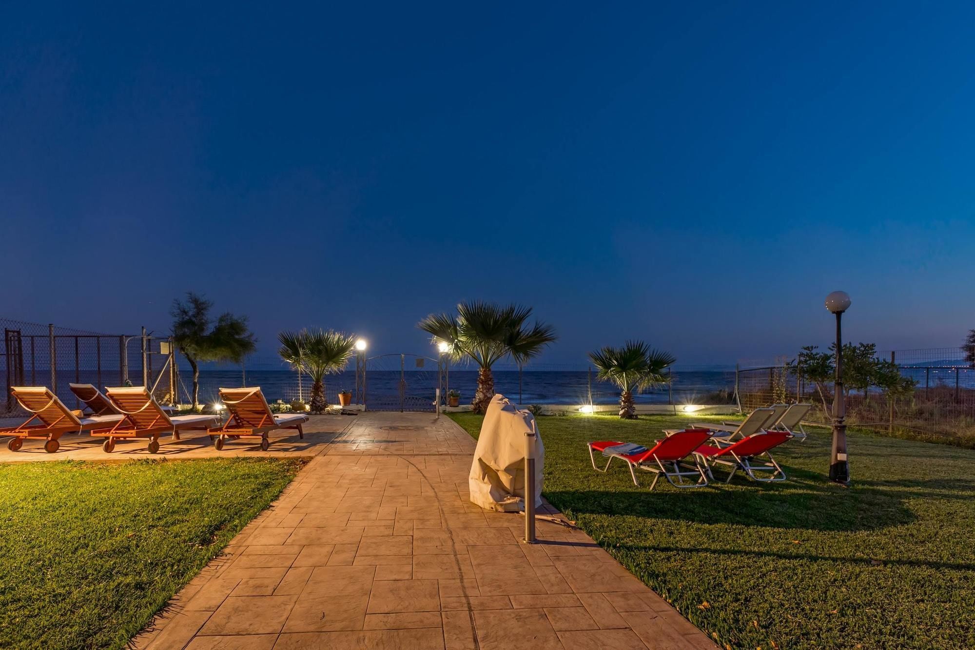 Maria'S Seaside Villa - House With 3 Rooms In Marathon, With Wonderful Exterior photo